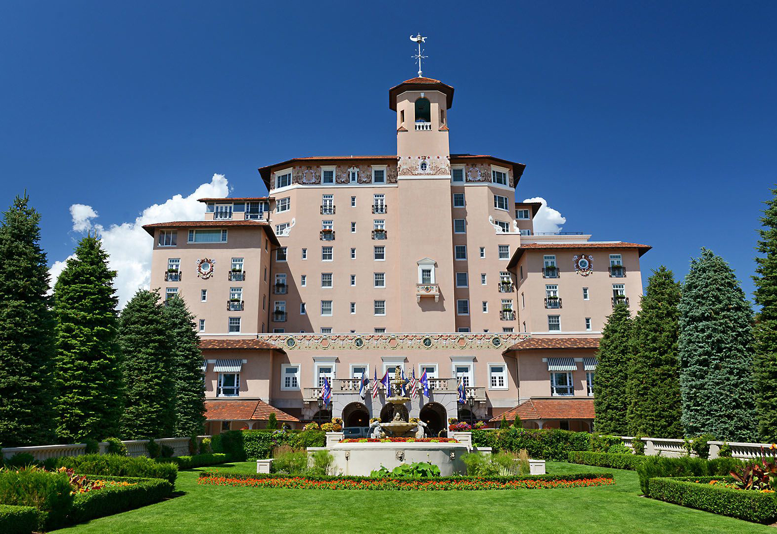 Broadmoor Hotel Colorado Sues Guest Over 185k Unpaid Bill   Broadmoor Hotel 