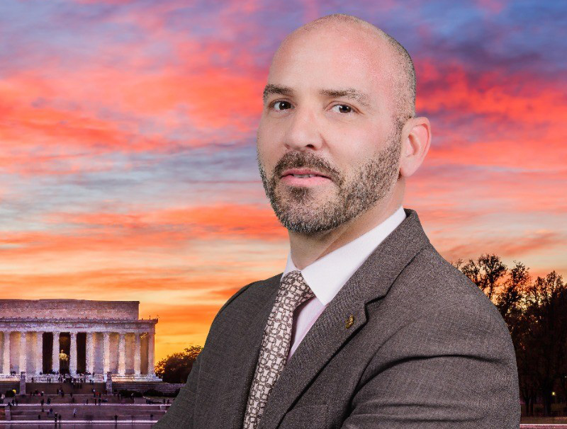 Kimpton Surfcomber Hotel hires new bar and restaurant director